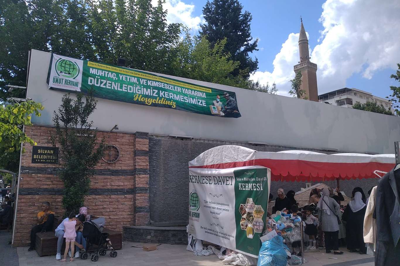 Silvan Umut Kervanından fakir ve muhtaçlar yararına kermes Silvan Umut Kervanından fakir ve muhtaçlar yararına kermes